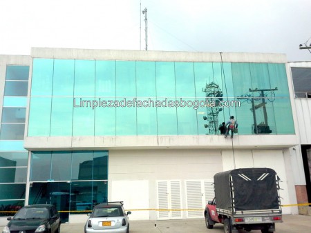 LIMPIEZA DE VIDRIOS